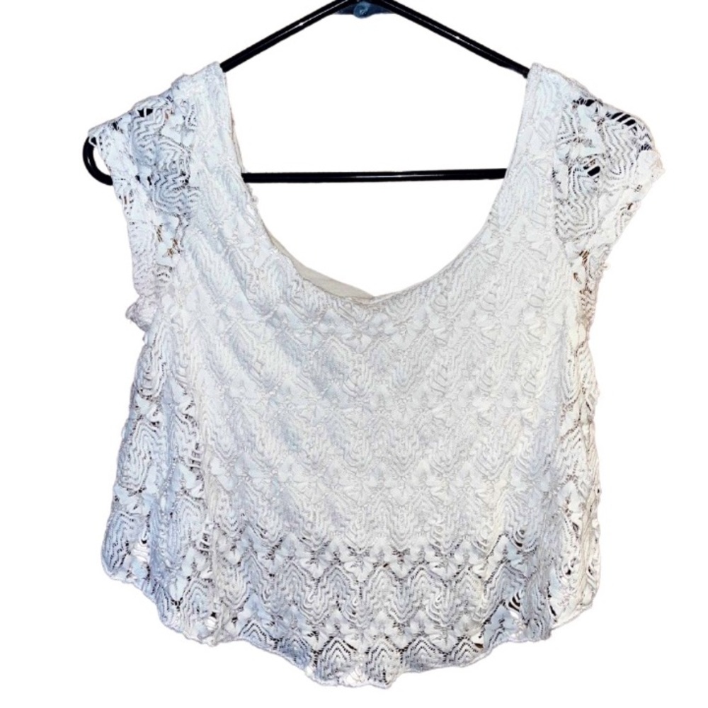 white short sleeve top w/ pretty embroidered lace | charlotte russe | size small